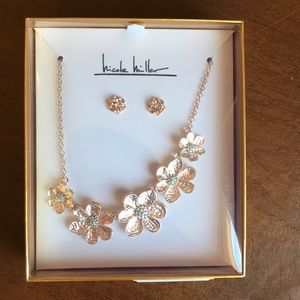 🍒2/$15 Nicole Miller Floral Necklace and Earring Set
